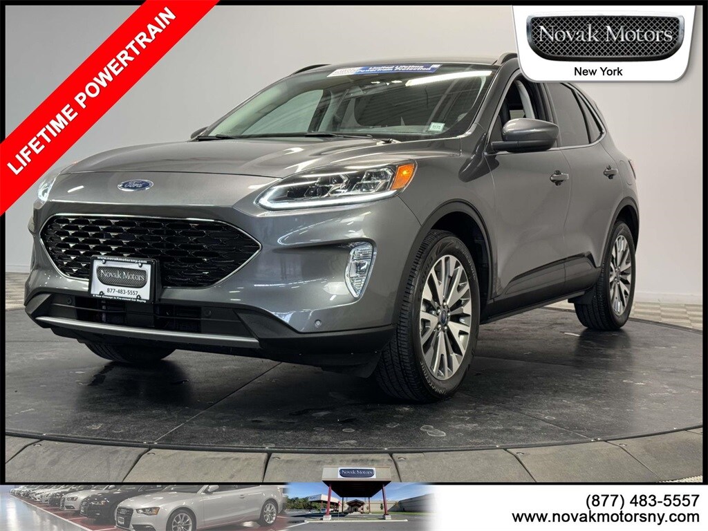 2022 Ford Escape Titanium photo 3