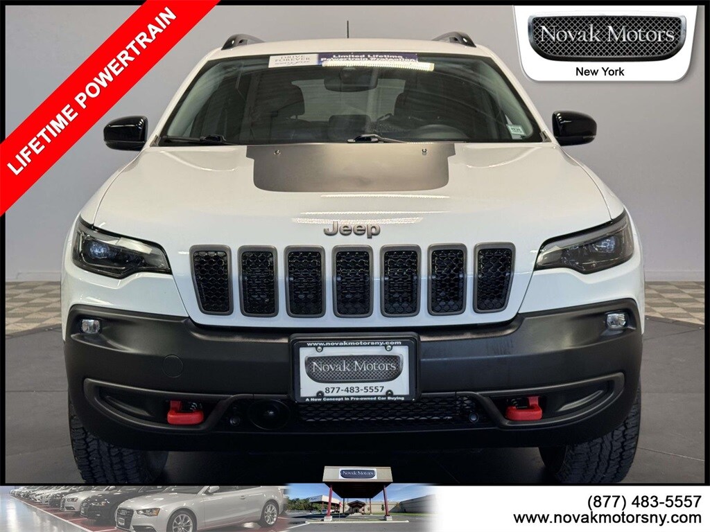 2022 Jeep Cherokee Trailhawk photo 2