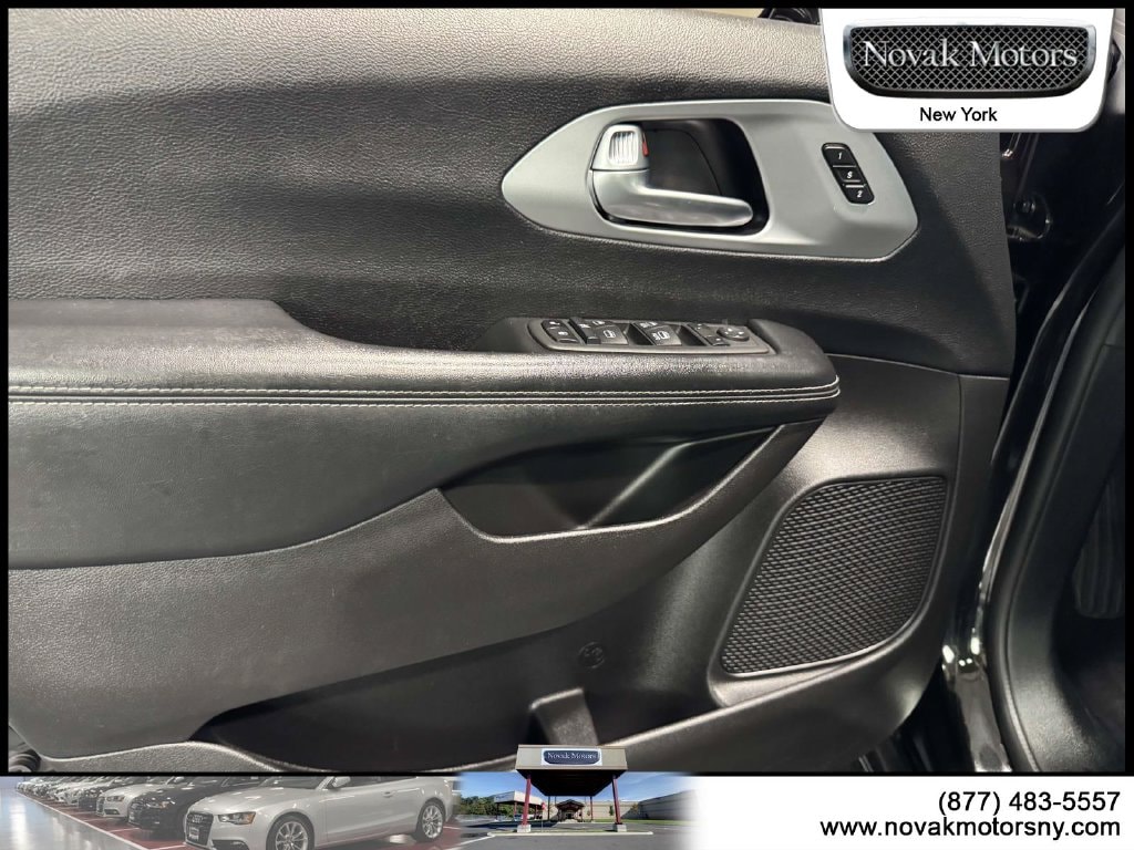 2021 Chrysler Pacifica Touring L - Photo 18