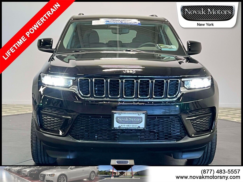 2023 Jeep Grand Cherokee Laredo Altitude photo 2