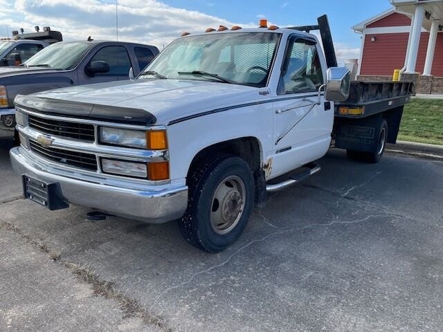 Used 2000 Chevrolet C3500 BASE with VIN 1GBJC34R5YF443697 for sale in Farina, IL