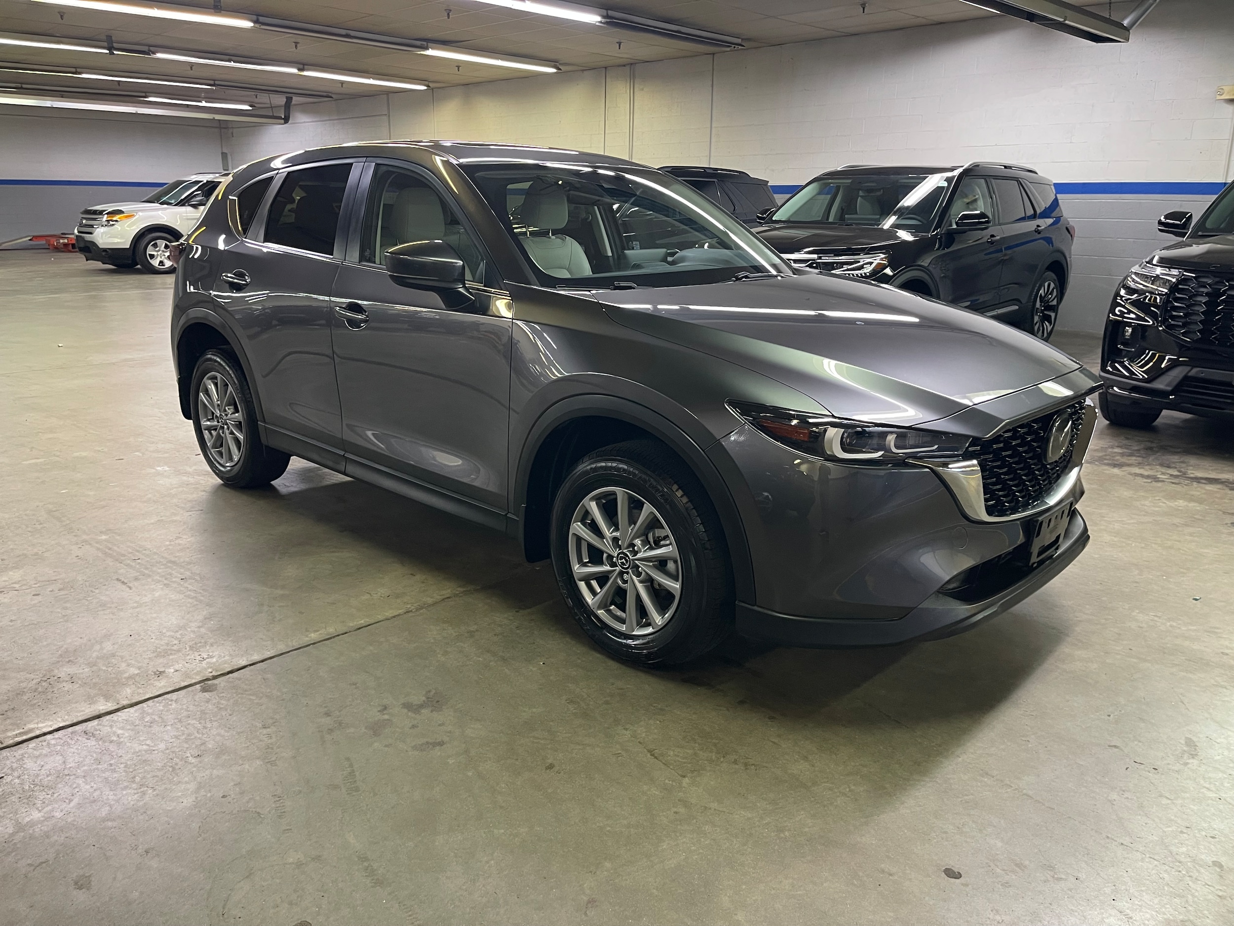 2022 Mazda CX-5 S Preferred package Auto AWD's photo