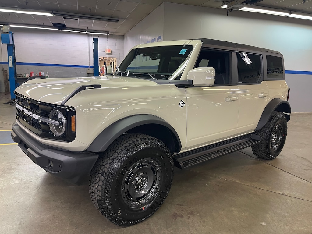 New 2025 Ford Bronco Outer Banks SUV