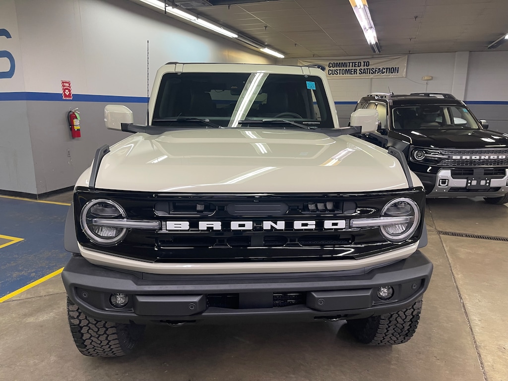 New 2025 Ford Bronco Outer Banks SUV