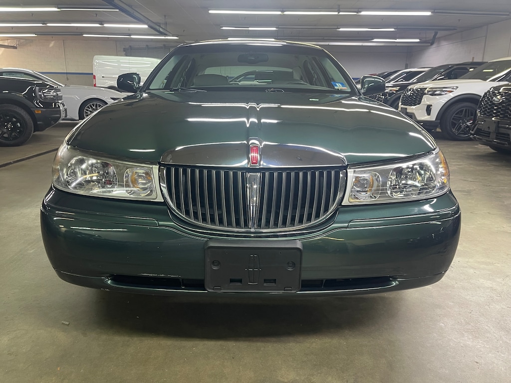 Used 1999 Lincoln Town Car Signature Sedan