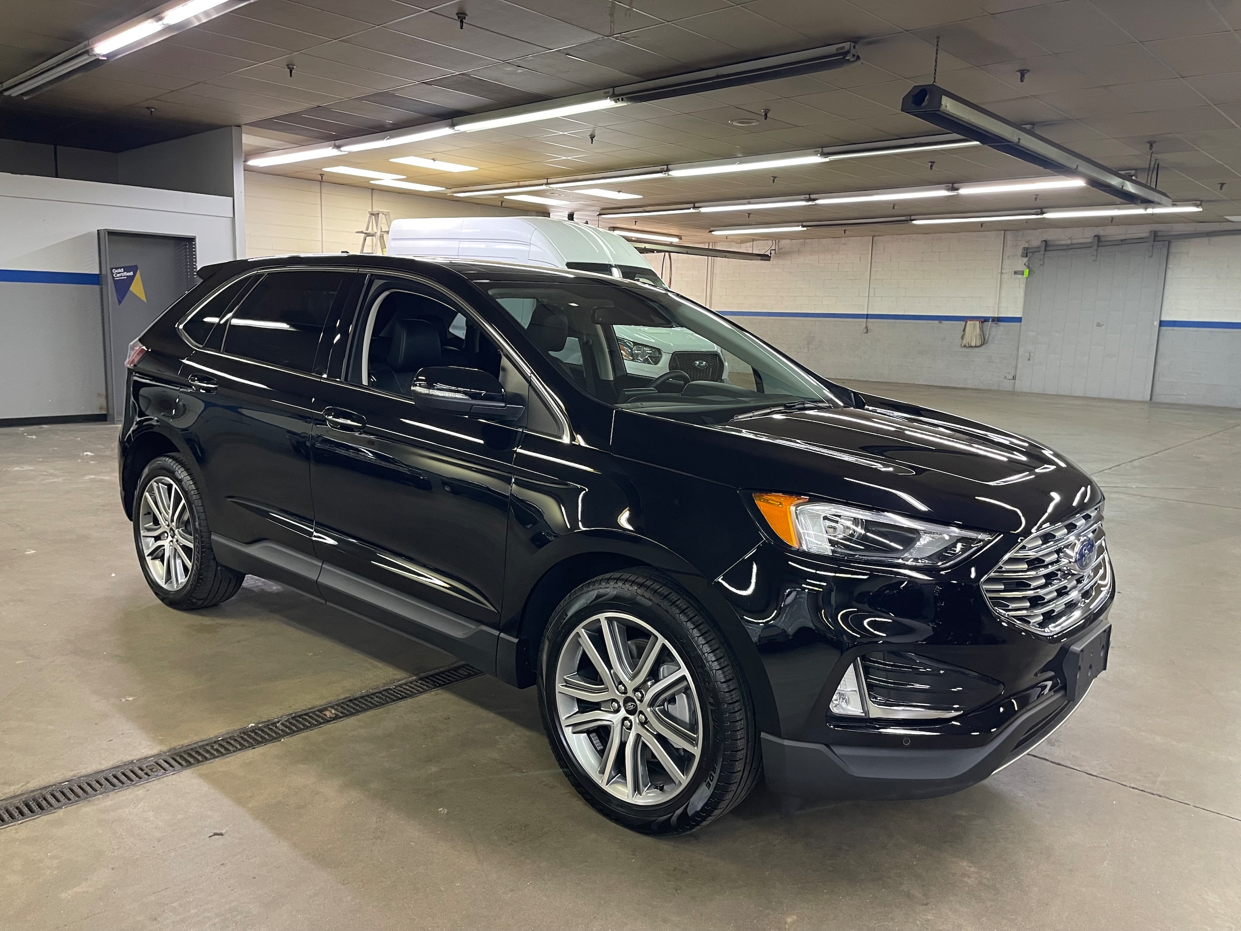 2023 Ford Edge Titanium's photo