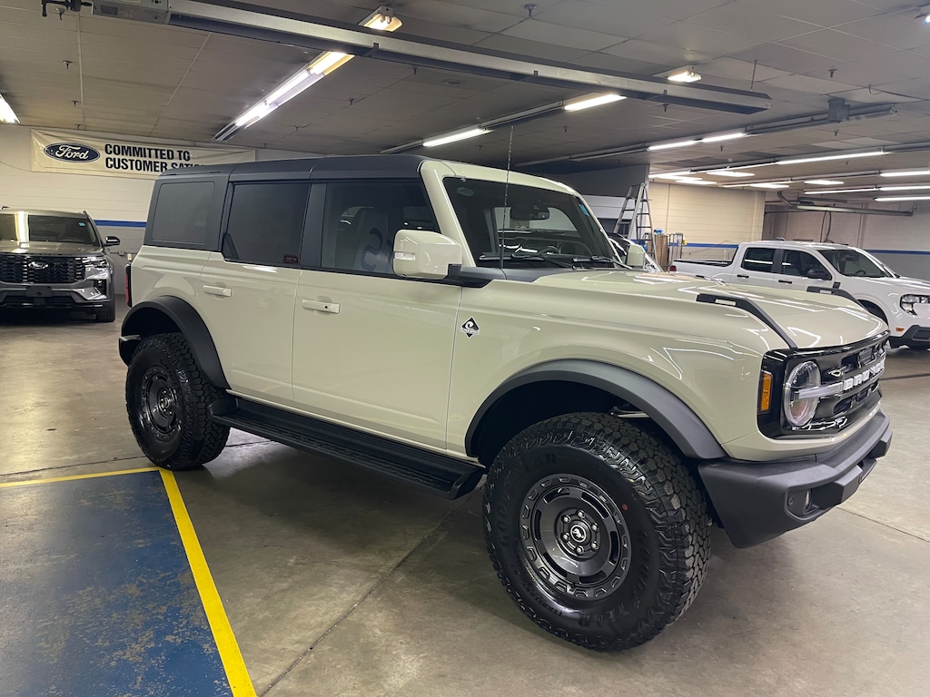New 2025 Ford Bronco Outer Banks SUV