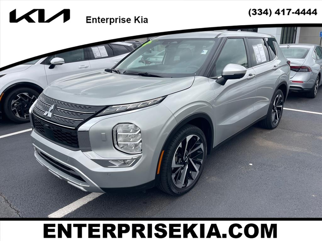 2024 Mitsubishi Outlander SE's photo