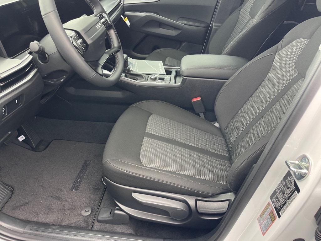 2026 Kia Sorento LX - Photo 12