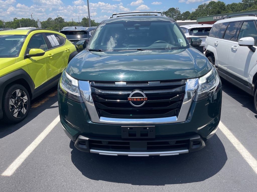 Used 2024 Nissan Pathfinder SL SUV