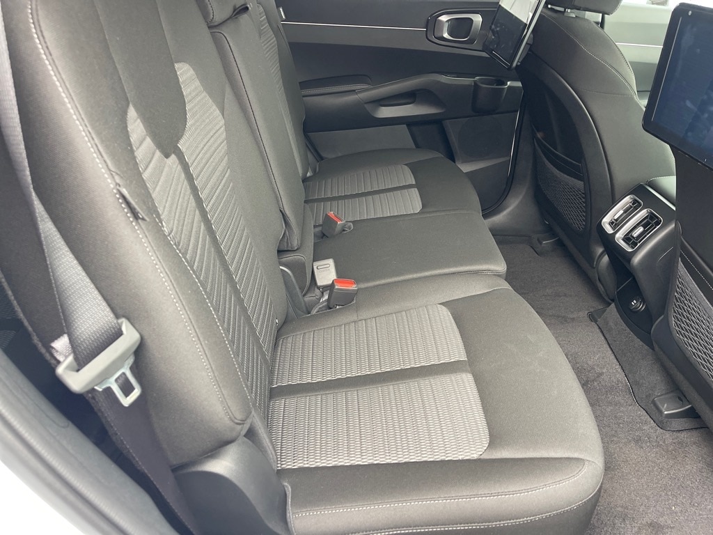 2026 Kia Sorento LX - Photo 18