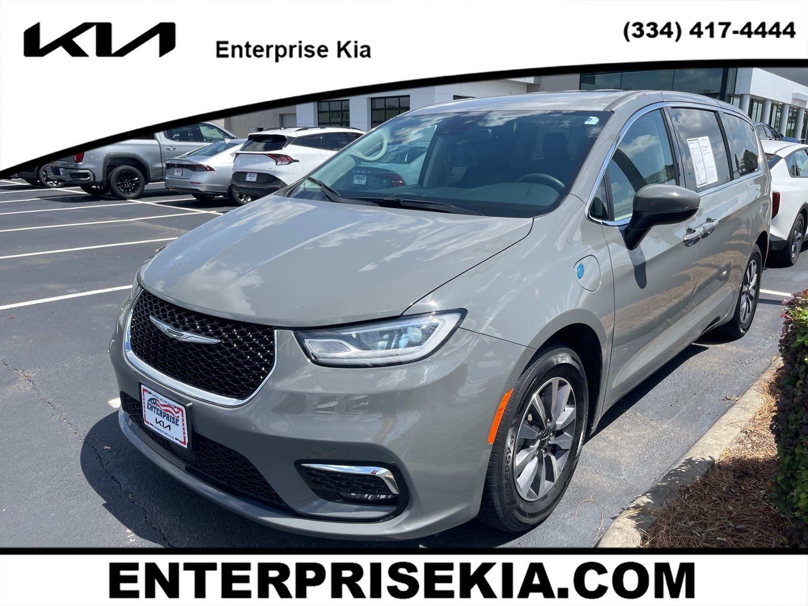 2023 Chrysler Pacifica Hybrid Touring L Hybrid's photo
