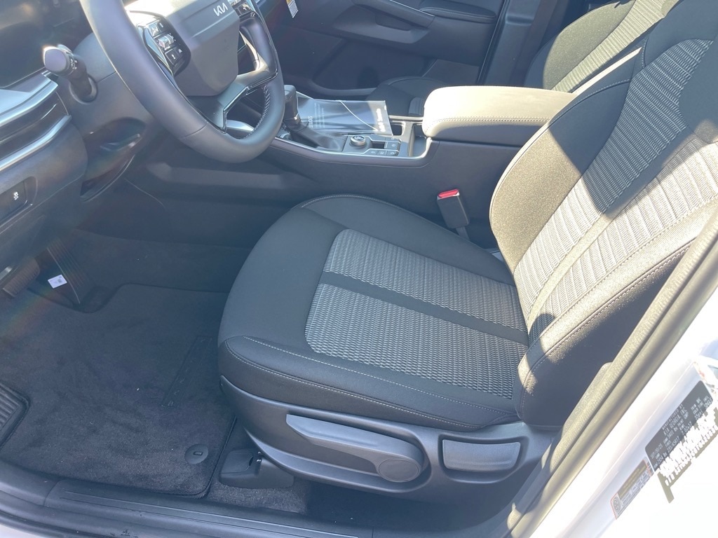 2026 Kia Sorento LX - Photo 12
