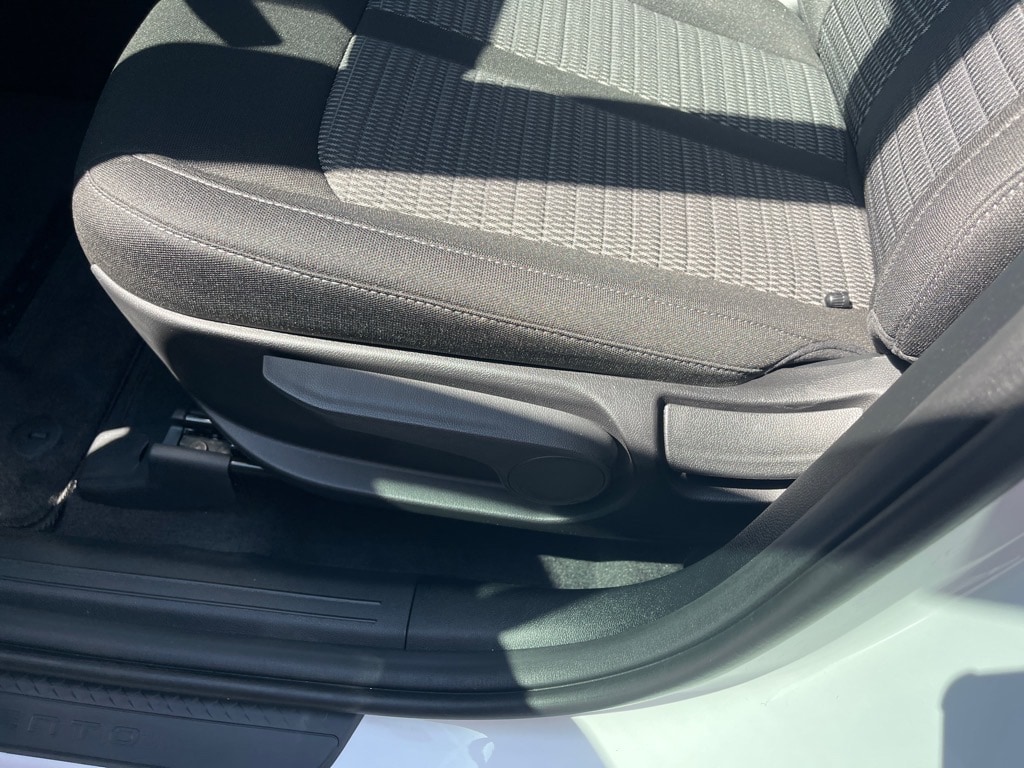 2026 Kia Sorento LX - Photo 11