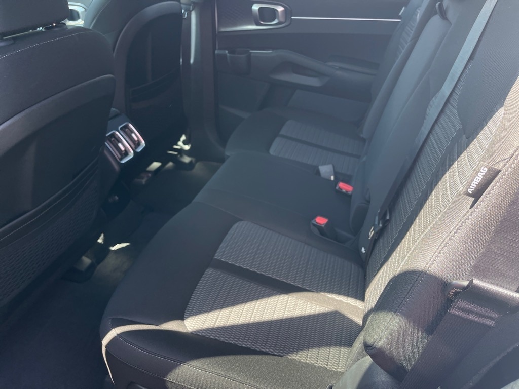 2026 Kia Sorento LX - Photo 13