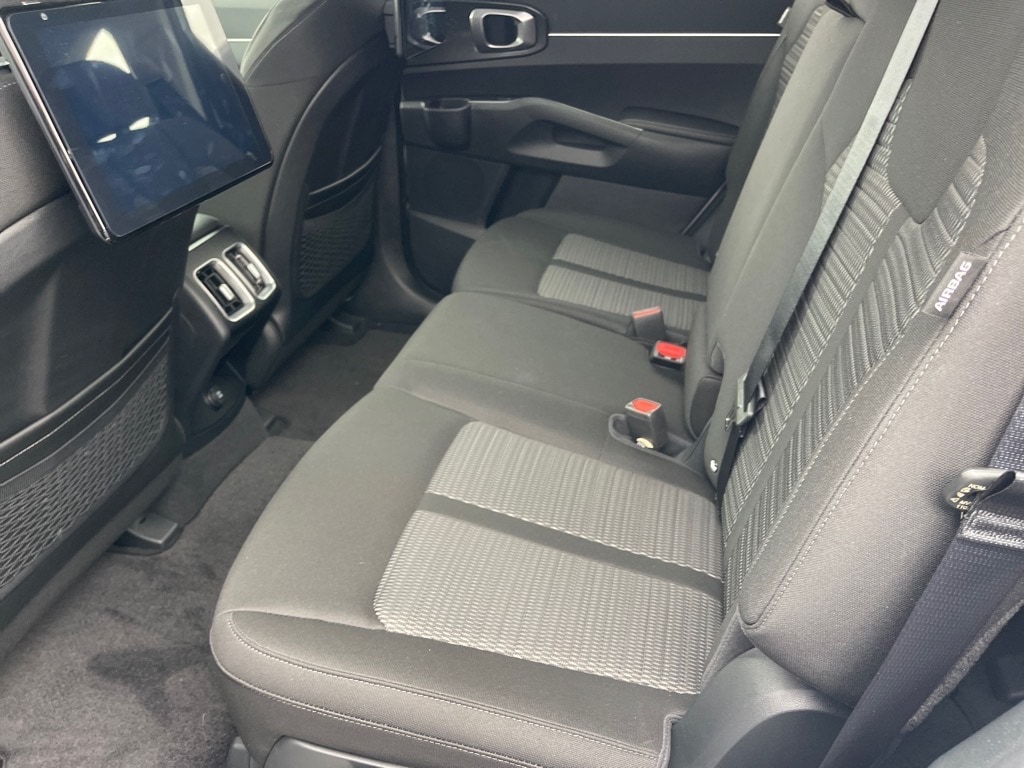 2026 Kia Sorento LX - Photo 13