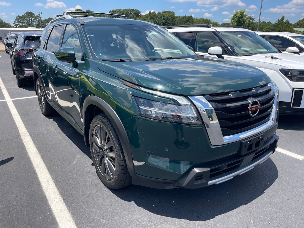 Used 2024 Nissan Pathfinder SL SUV