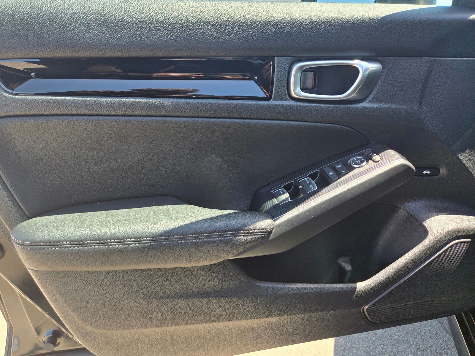 2023 Honda Civic Touring - Photo 16