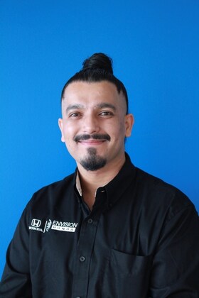 Staff member Kenny Summan from ID_55f15d