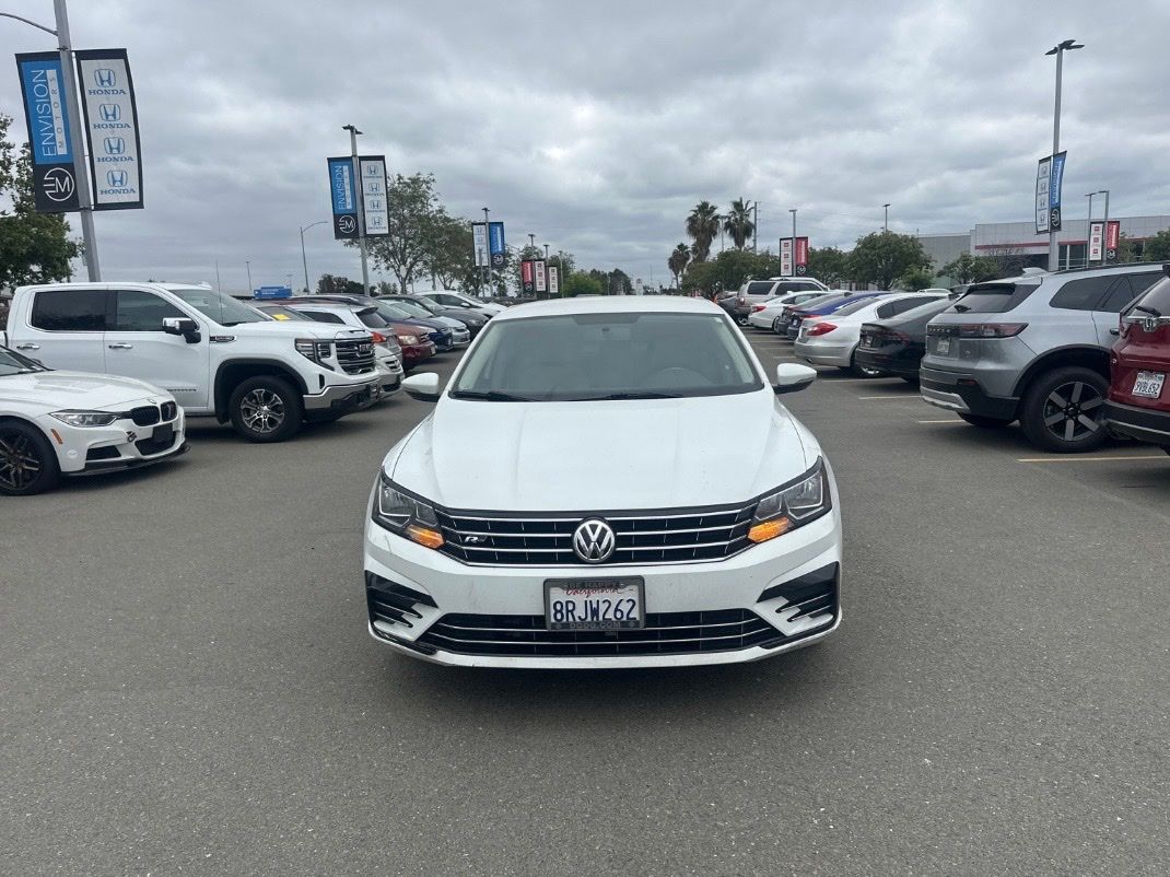 2017 Volkswagen Passat 1.8T R-Line w/ Comfort Pkg. Auto's photo