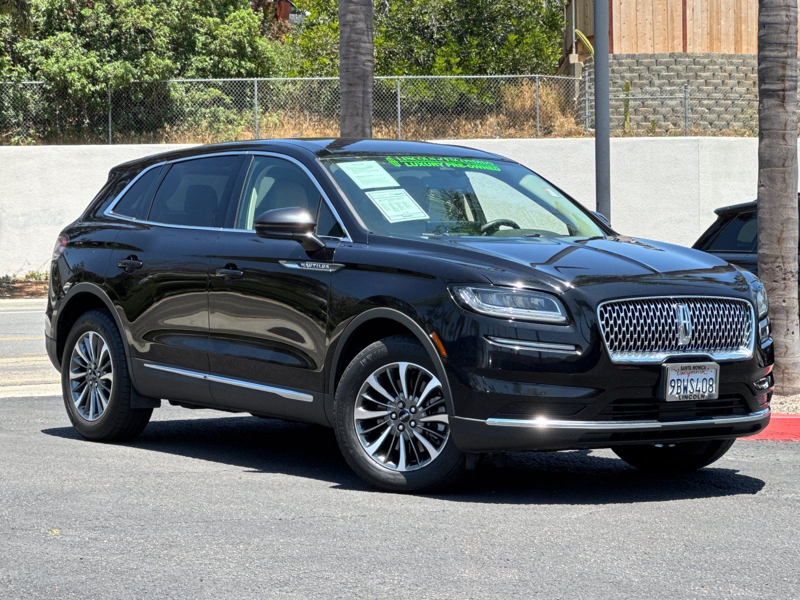 2022 Lincoln Nautilus Standard photo 2