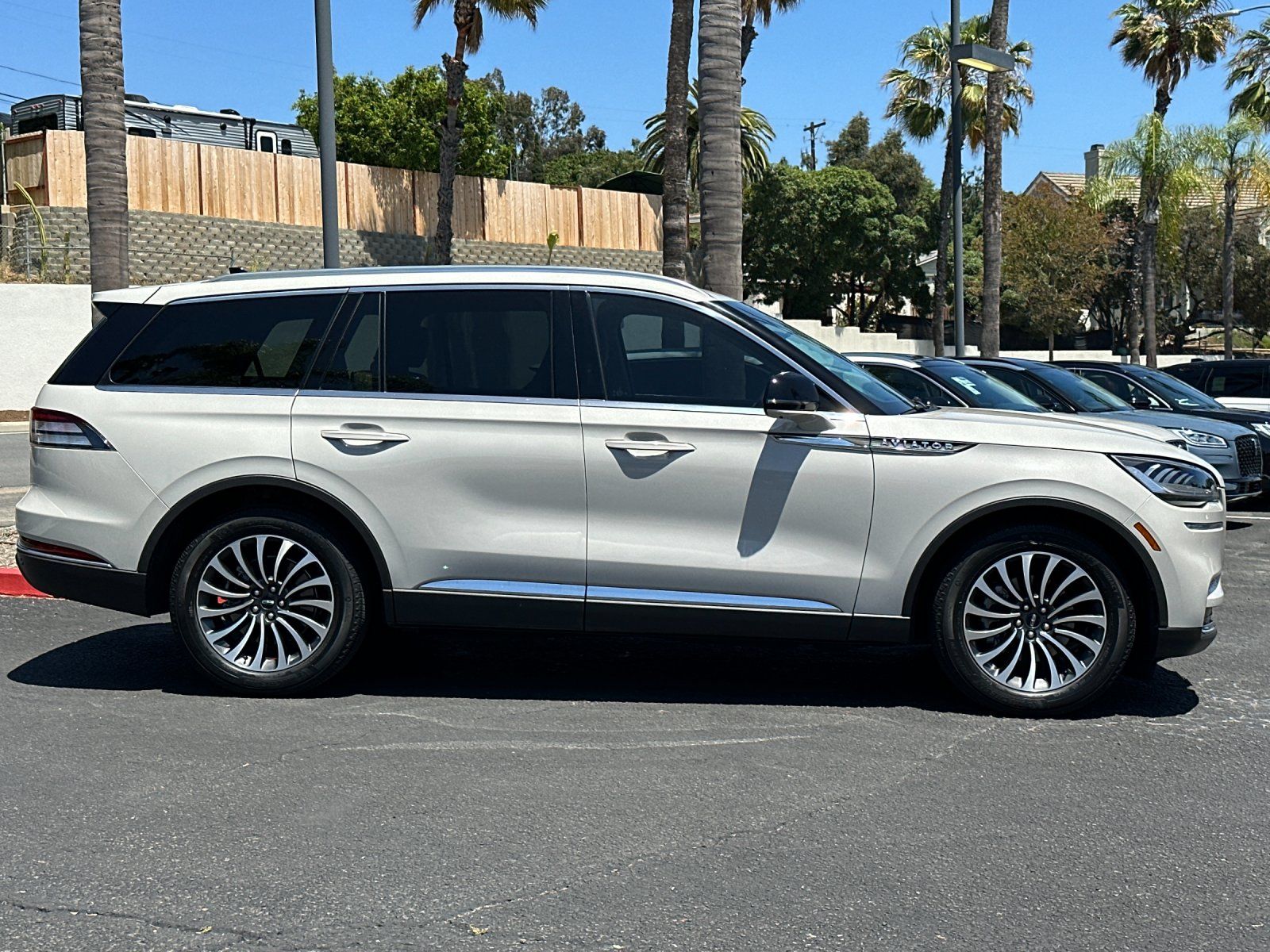 2023 Lincoln Aviator Reserve photo 2