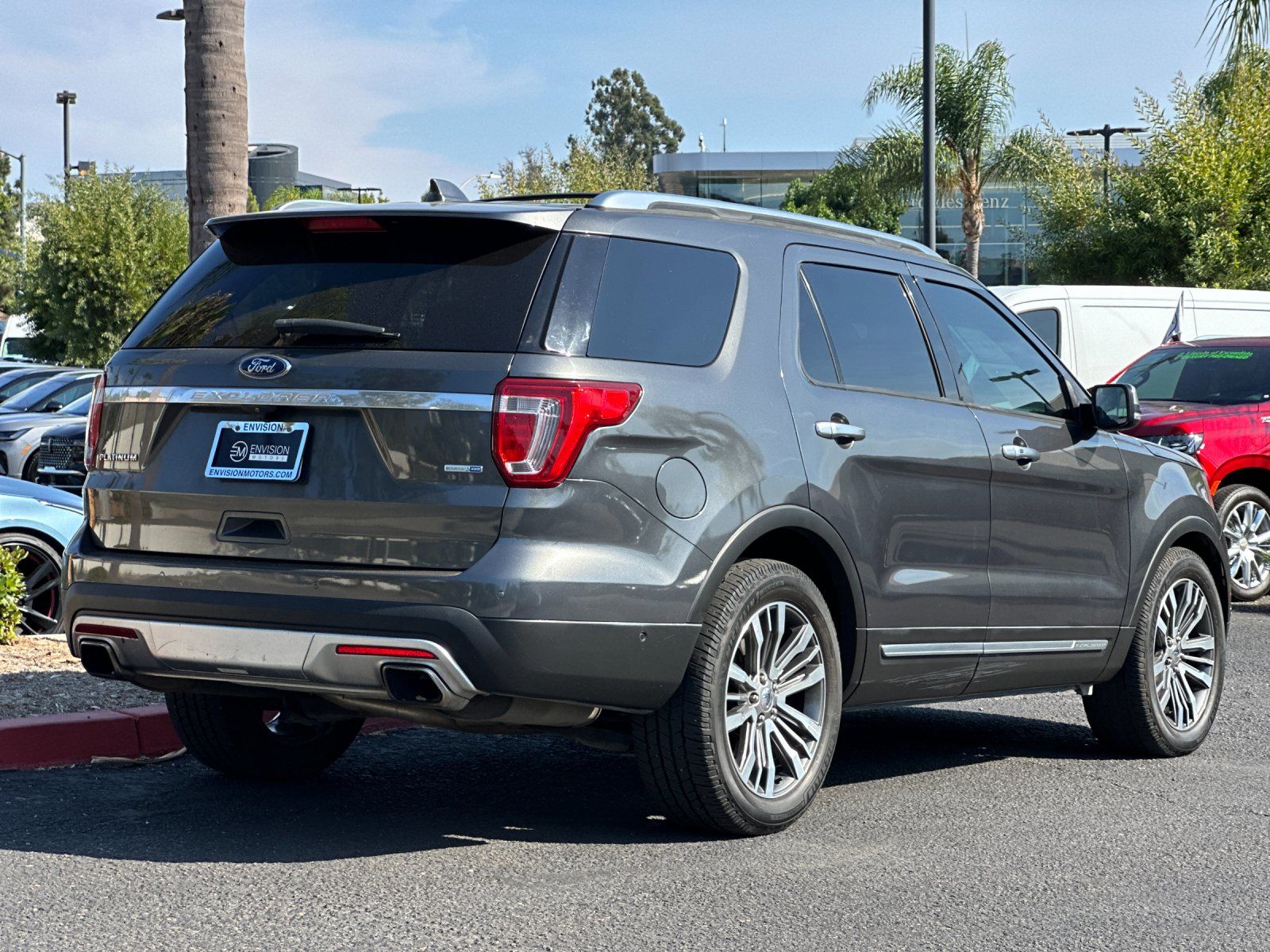 2017 Ford Explorer Platinum photo 3