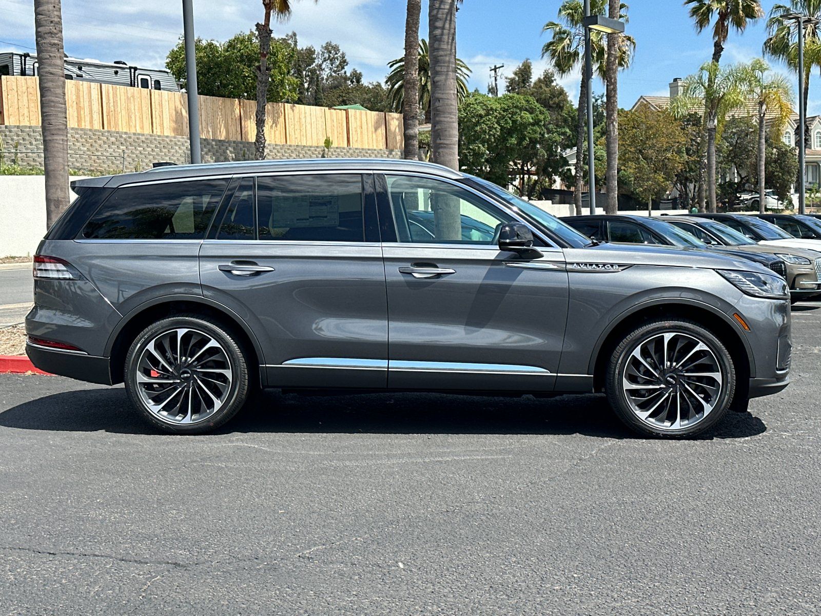2025 Lincoln Aviator Reserve photo 3