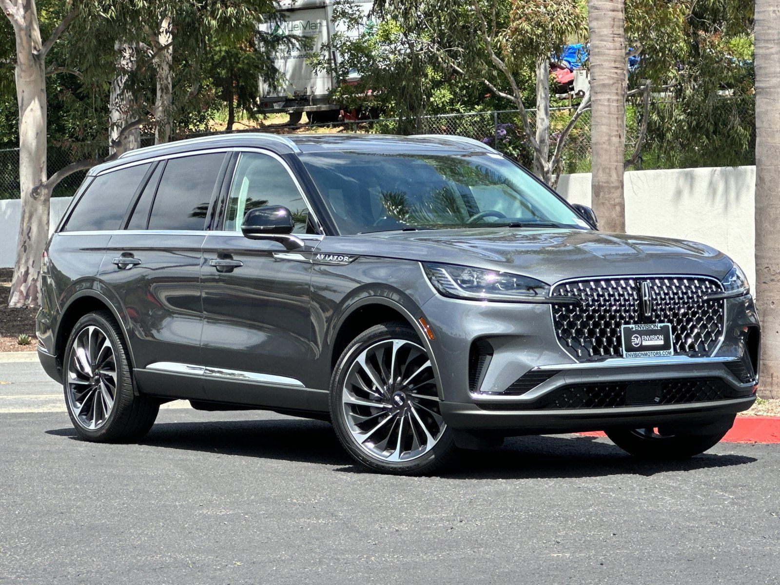 2025 Lincoln Aviator Reserve photo 2