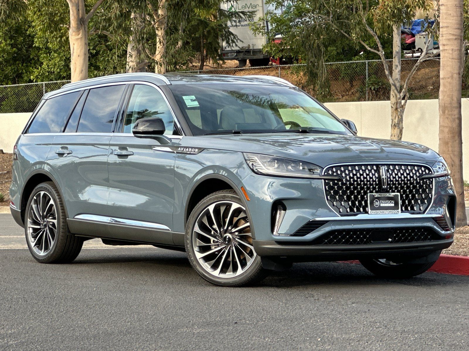 2025 Lincoln Aviator Reserve photo 2