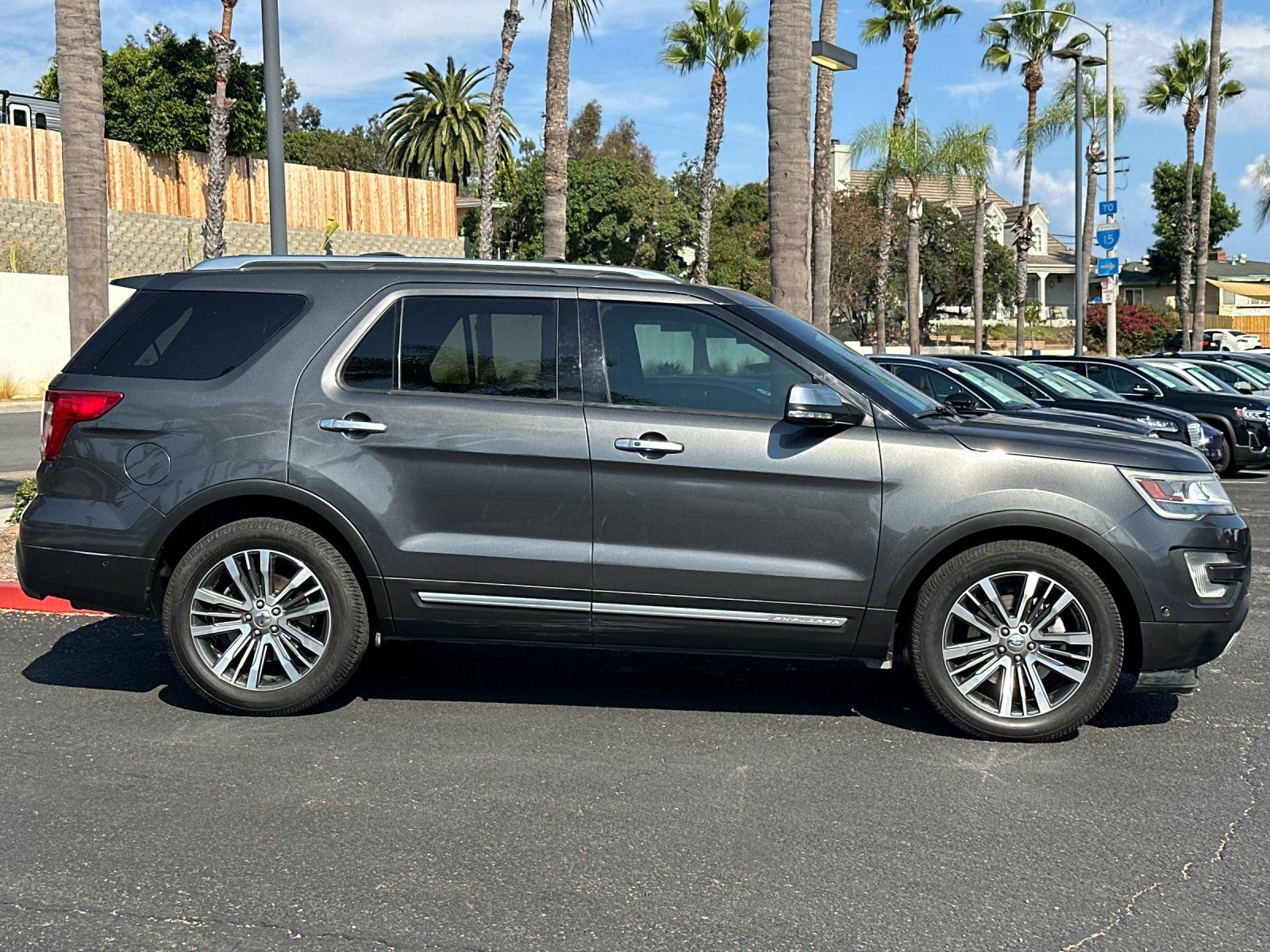 2017 Ford Explorer Platinum photo 2