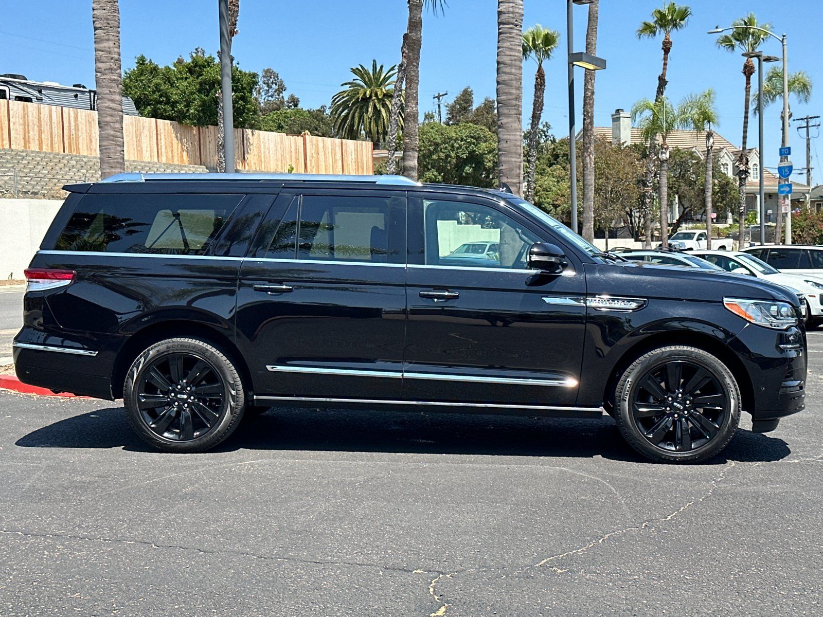 2023 Lincoln Navigator L Reserve photo 3