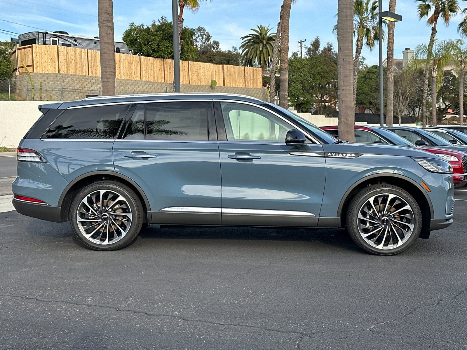 2025 Lincoln Aviator Reserve photo 3
