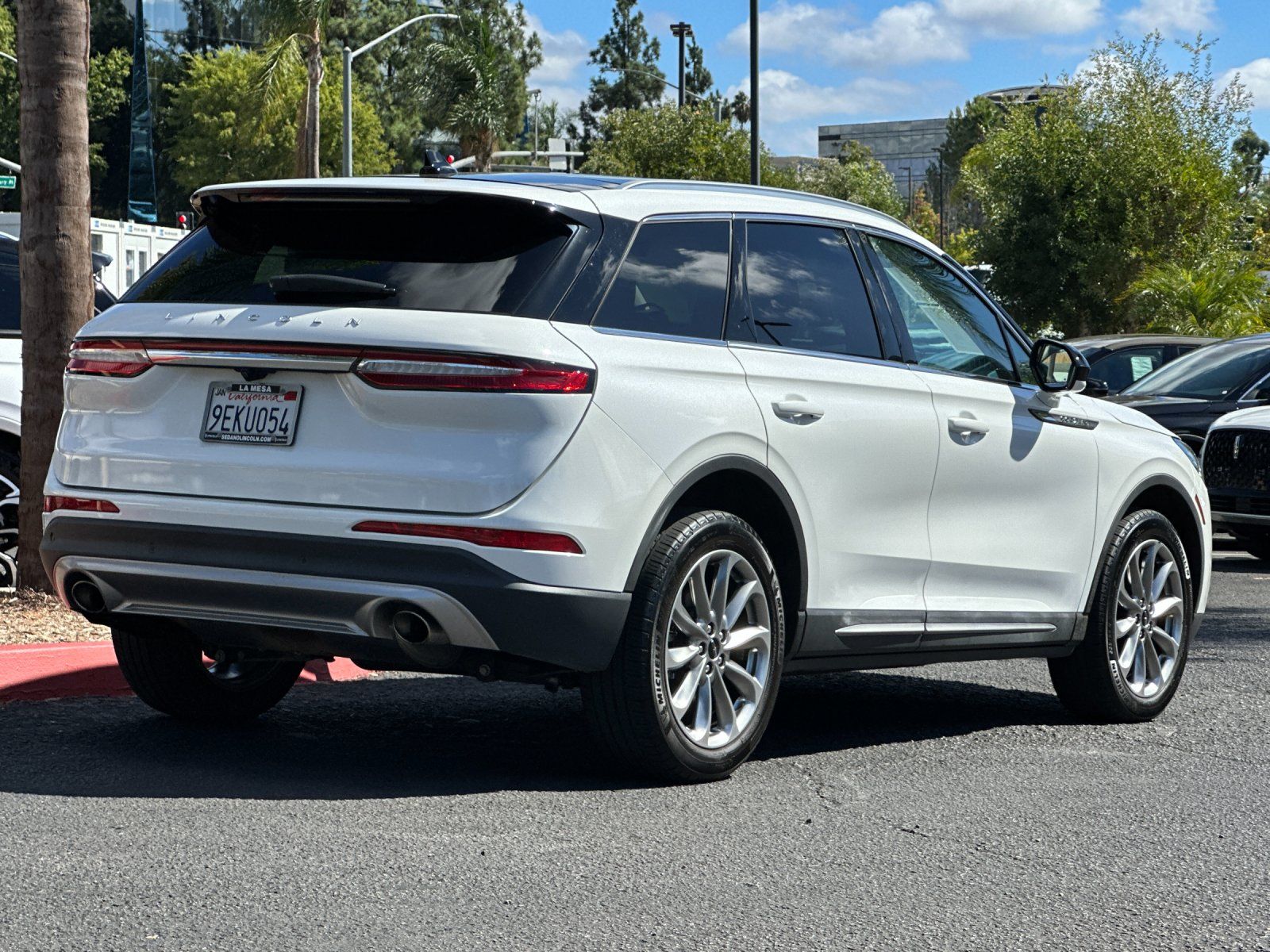 2022 Lincoln Corsair Standard photo 4