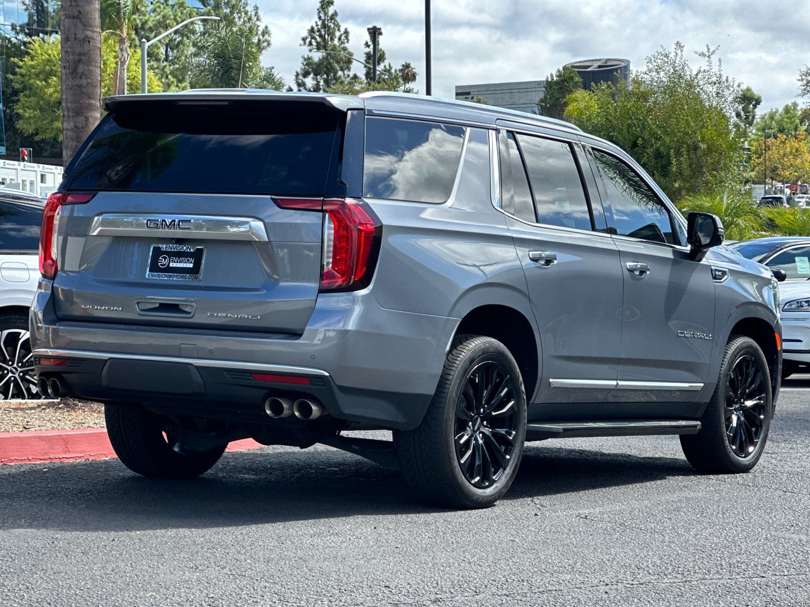 2021 Gmc Yukon Denali photo 2