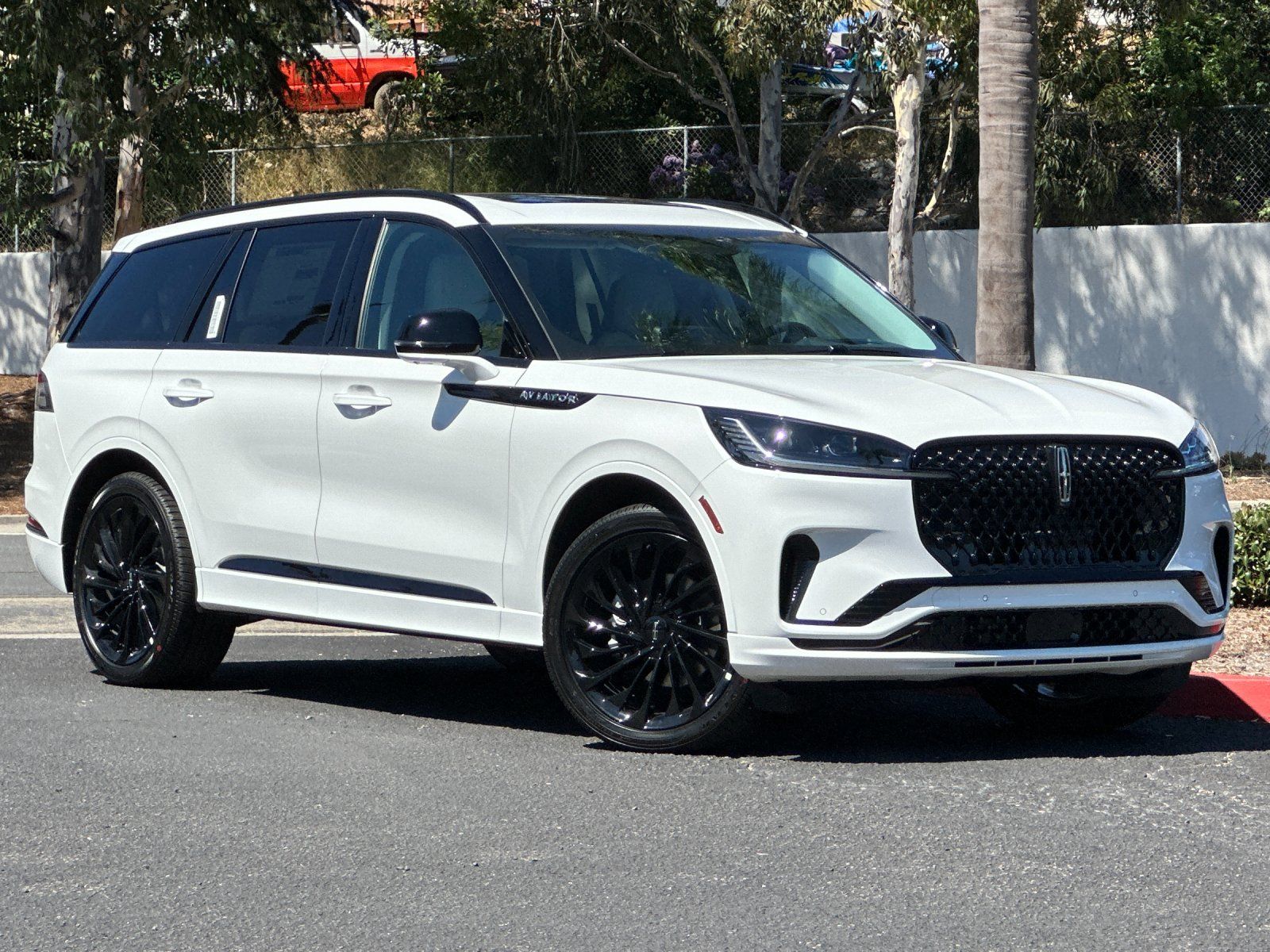 2025 Lincoln Aviator Reserve photo 2