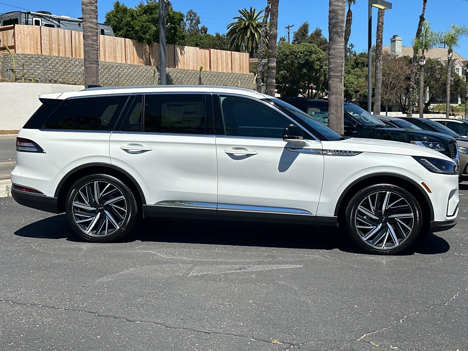 2025 Lincoln Aviator Reserve photo 3