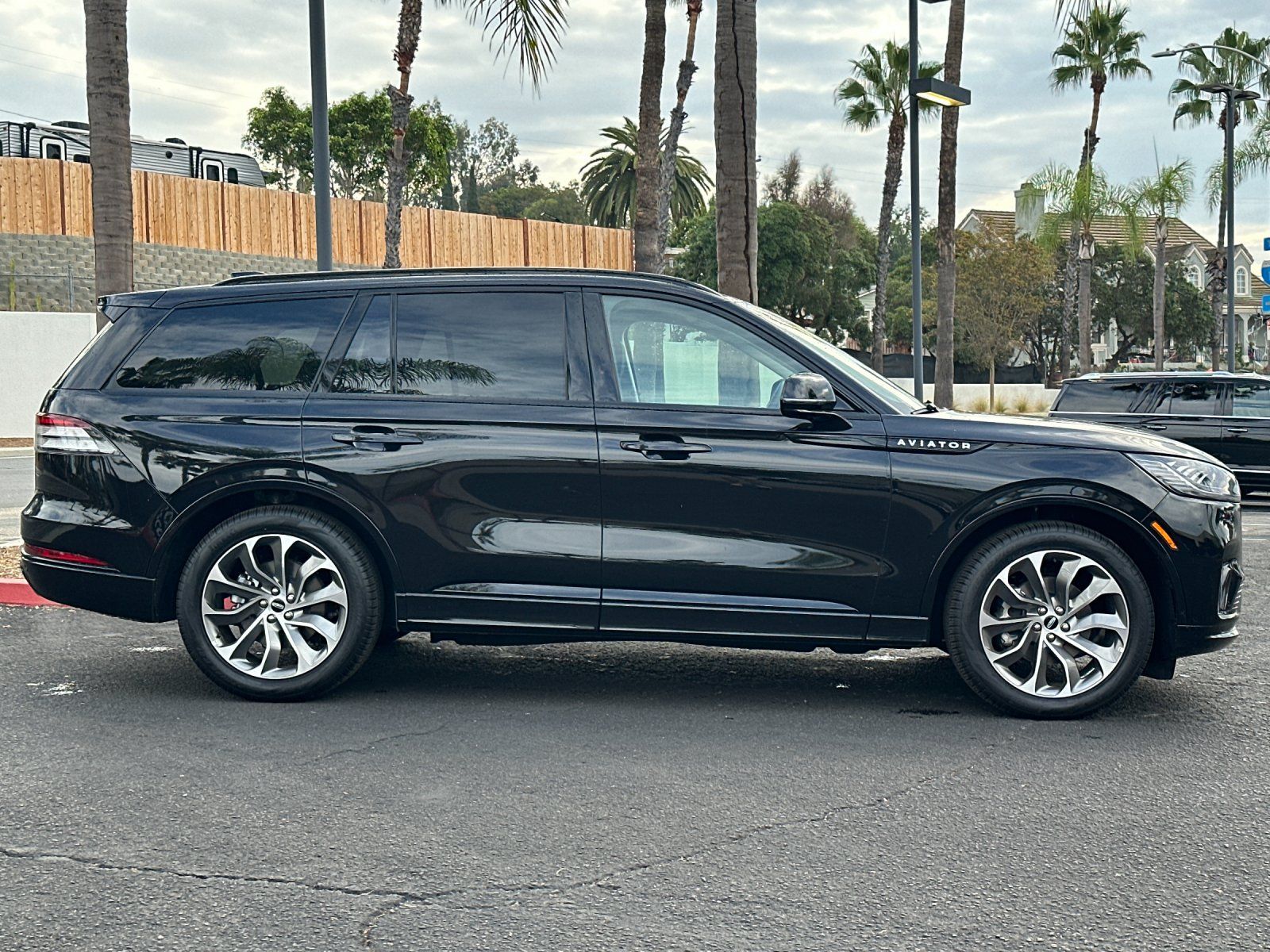 2025 Lincoln Aviator Premiere photo 2