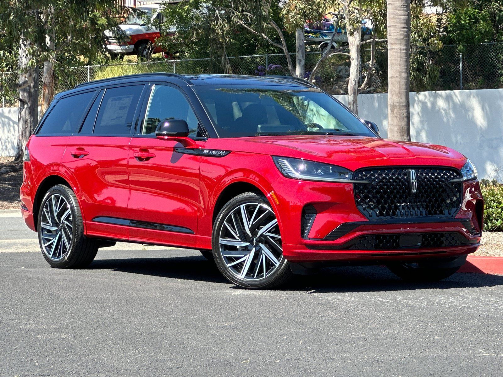 2025 Lincoln Aviator Black Label photo 2