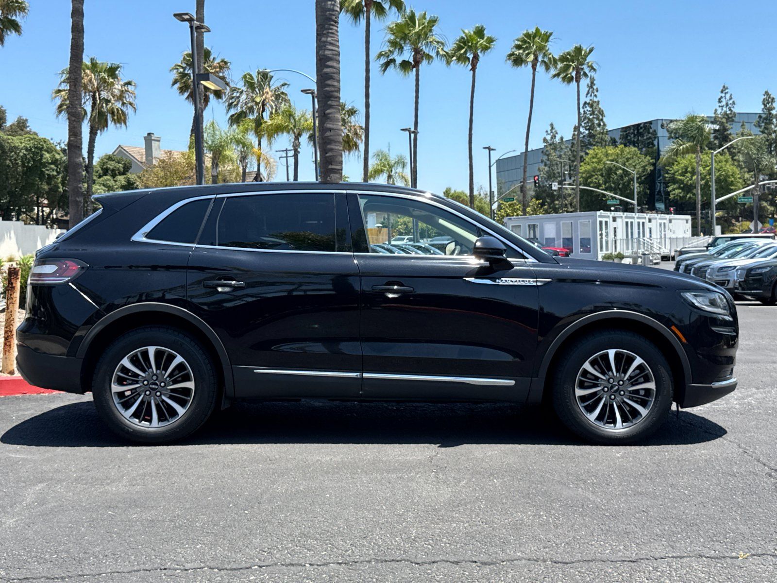 2022 Lincoln Nautilus Standard photo 3