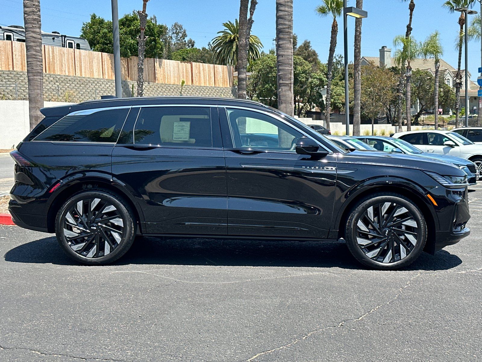 2025 Lincoln Nautilus Black Label photo 3