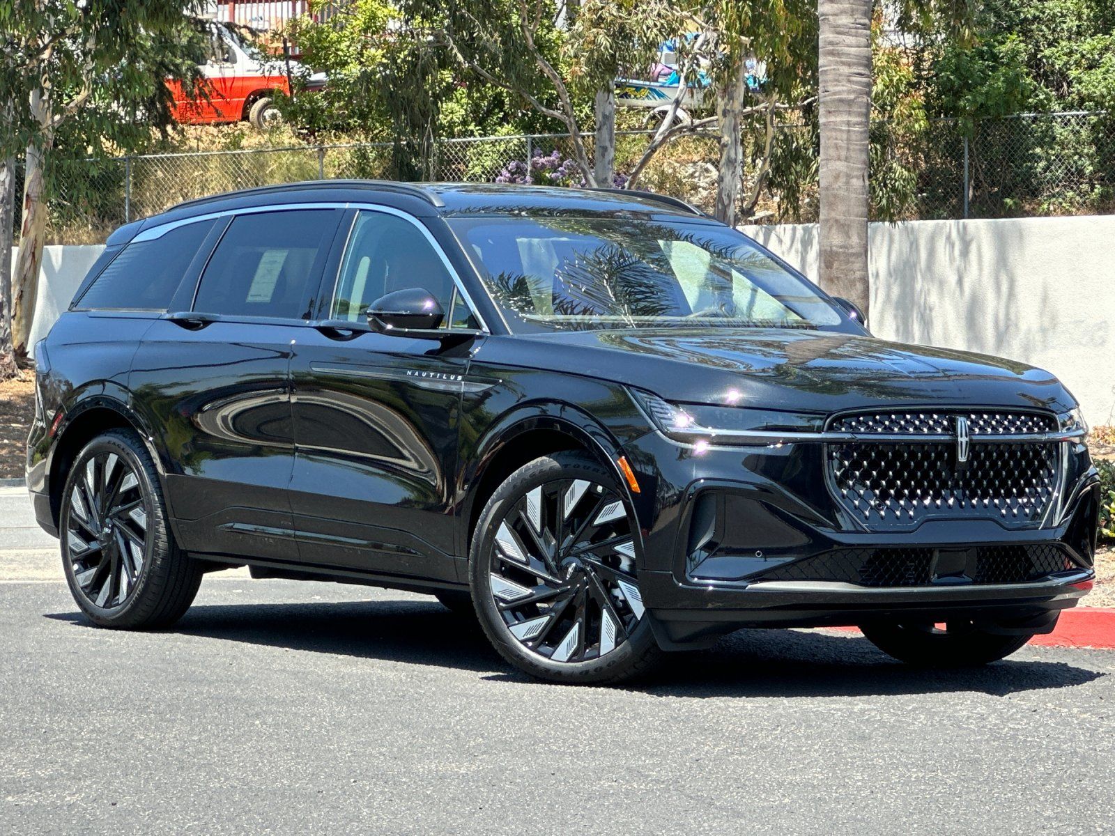 2025 Lincoln Nautilus Black Label photo 2