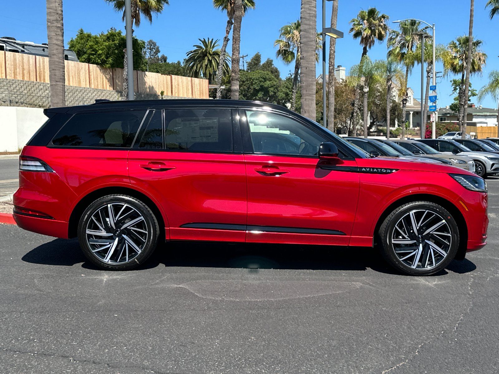 2025 Lincoln Aviator Black Label photo 3