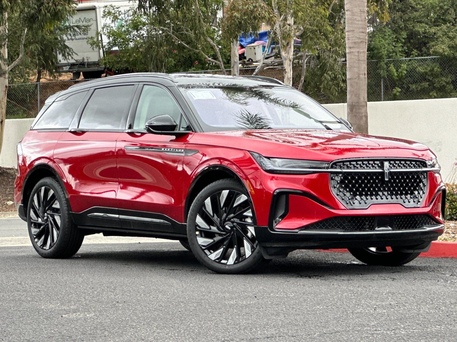 2025 Lincoln Nautilus Reserve photo 2