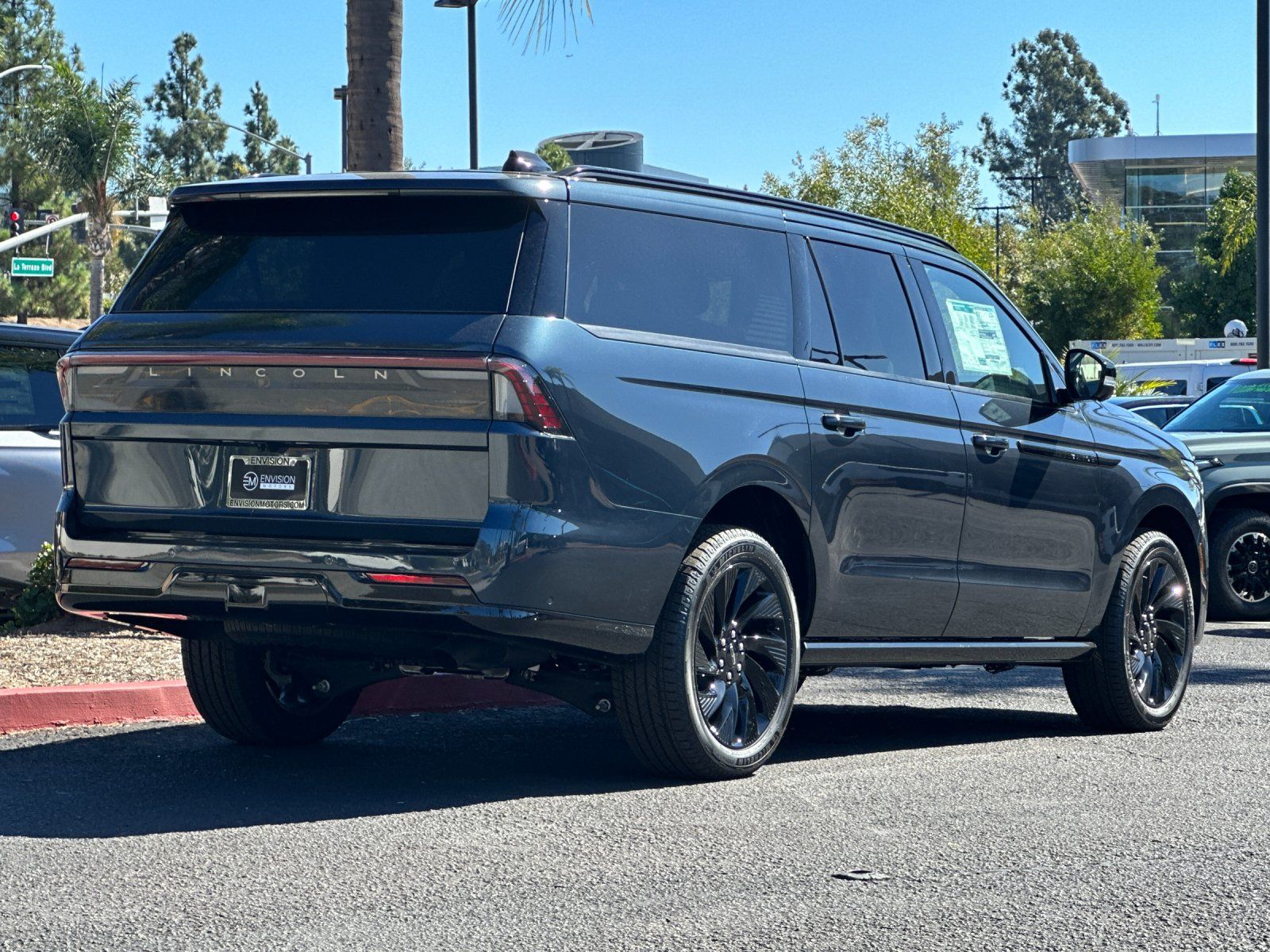 2025 Lincoln Navigator L Reserve photo 2
