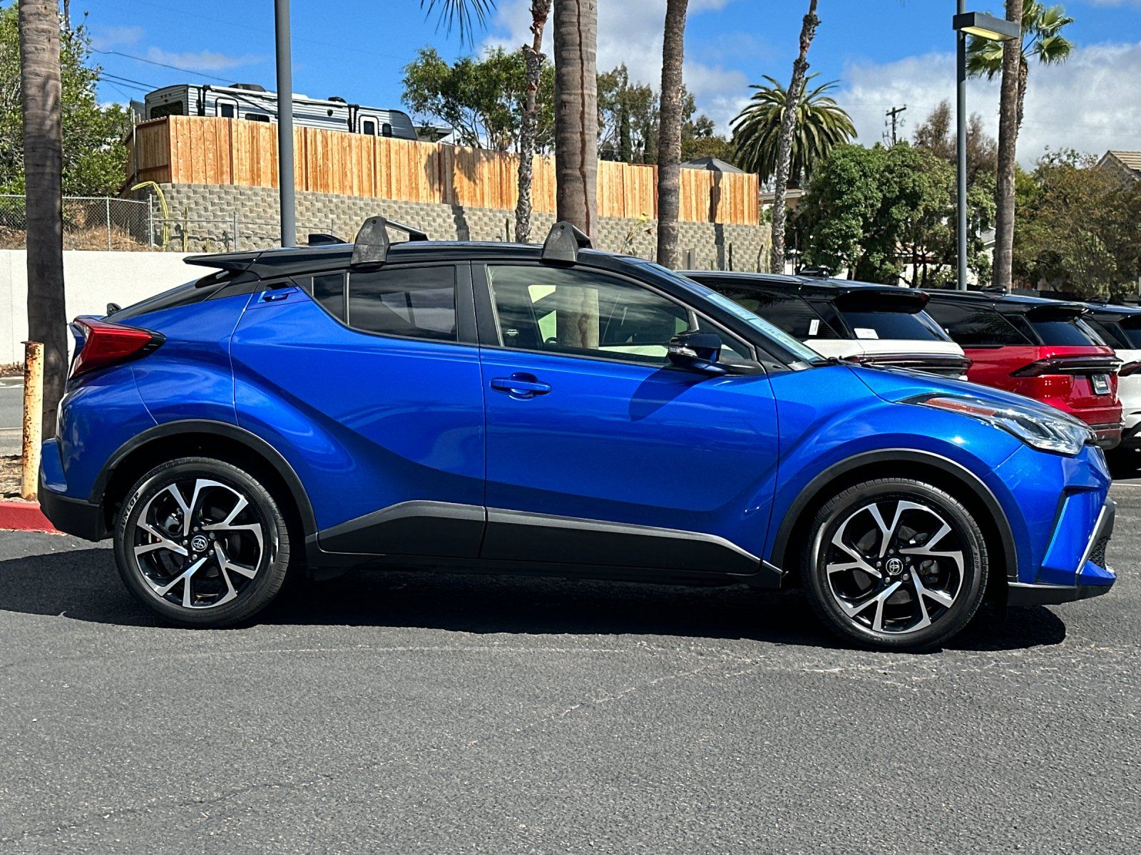 2020 Toyota C-HR XLE photo 3
