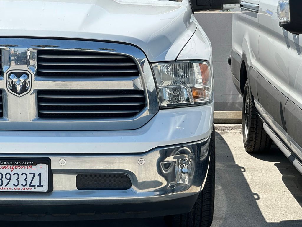 2016 Ram 1500 SLT photo 2