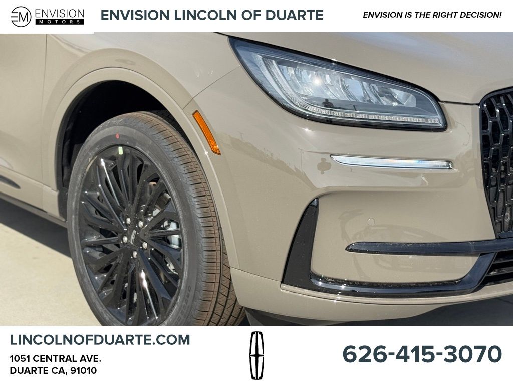 2025 Lincoln Corsair Premiere photo 3