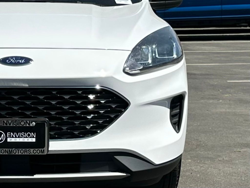 2022 Ford Escape SE Hybrid photo 4