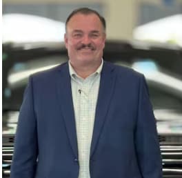 Staff member Leslie Aguilar from ID_76660f